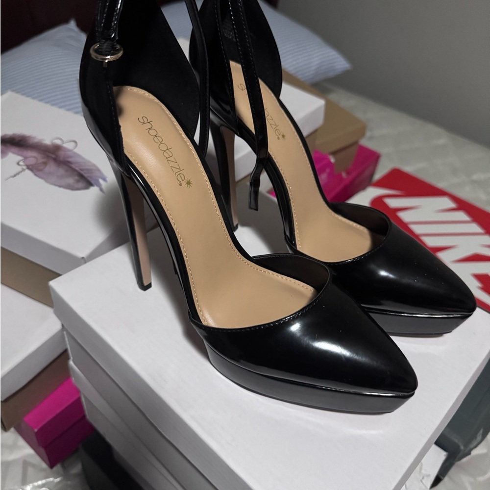 Shoe Dazzle Glossy Black Heels